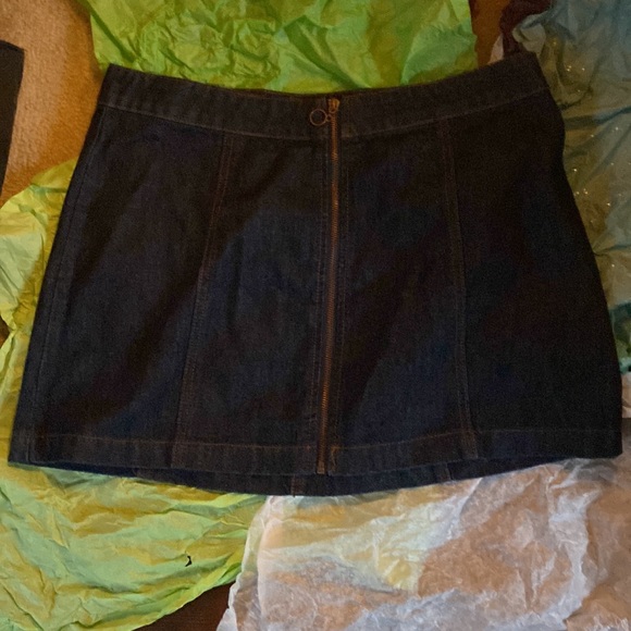 Womens dark denim skirt - Picture 2 of 6